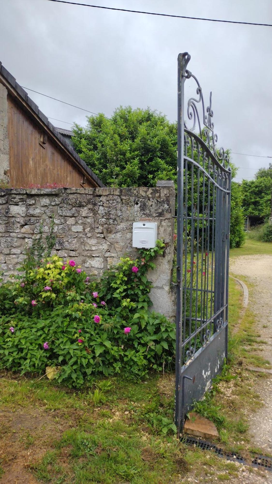 Residence De La Demi-Lune Entrains-sur-Nohain Exteriör bild